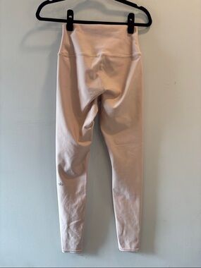 Alo Yoga High-Rise Leggings in Pale Pink Size Medium